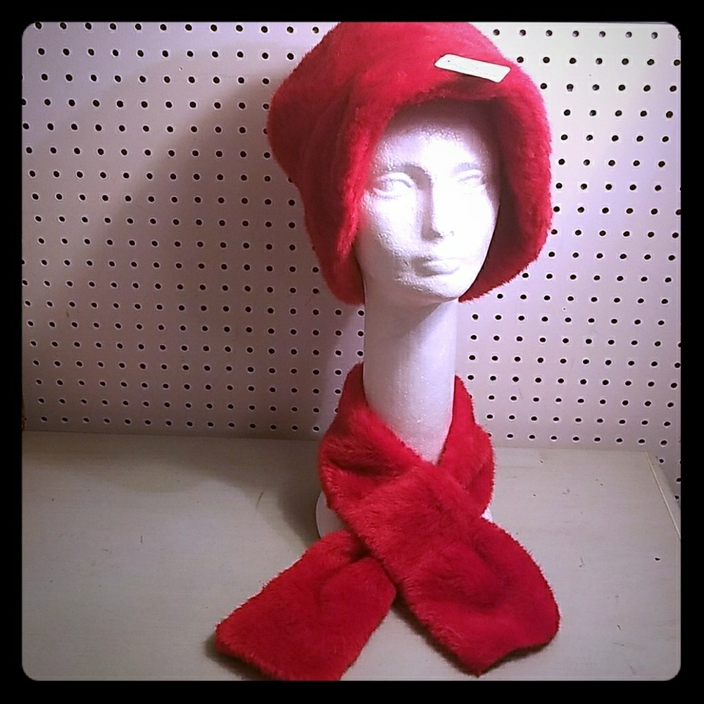 RED HAT AND MATCHING SCARF - Picture 1 of 5
